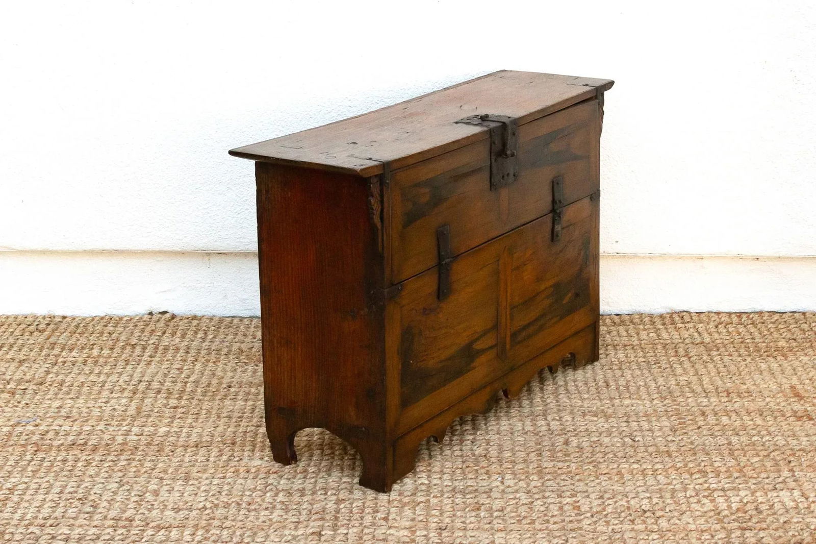 Early 20th Century Tiger Wood Bundaji Chest - 7