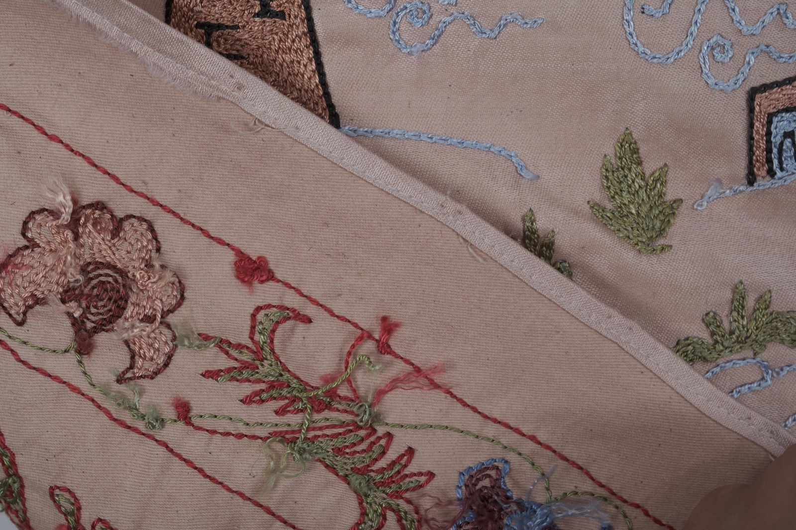 Tashkent Suzani Animal Silk Tablecloth Case Made From a 19th Century Textile - 10