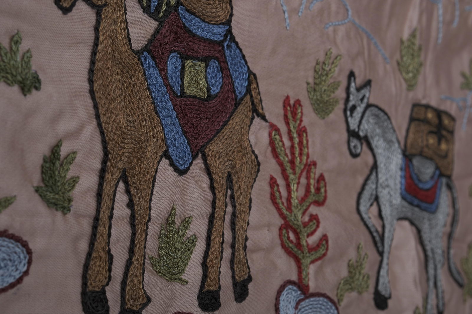 Tashkent Suzani Animal Silk Tablecloth Case Made From a 19th Century Textile - 7