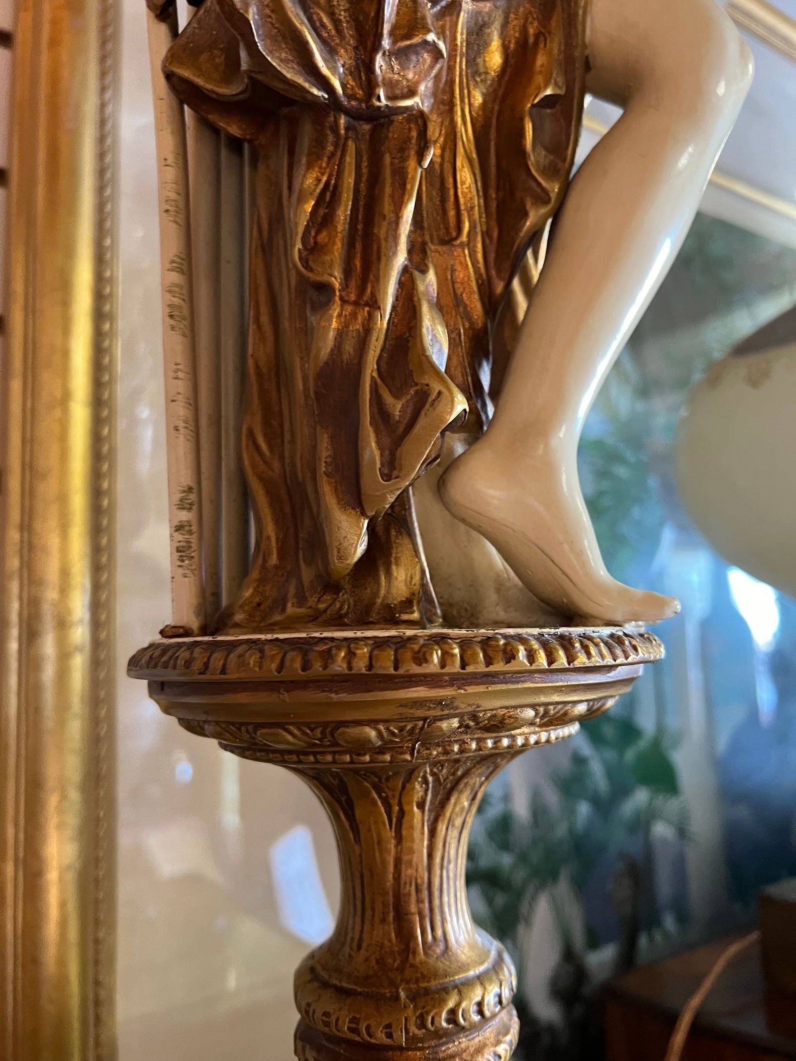 Vintage Spelter Female Figure Lamp With 4 Glass Ruffled Shades - 5