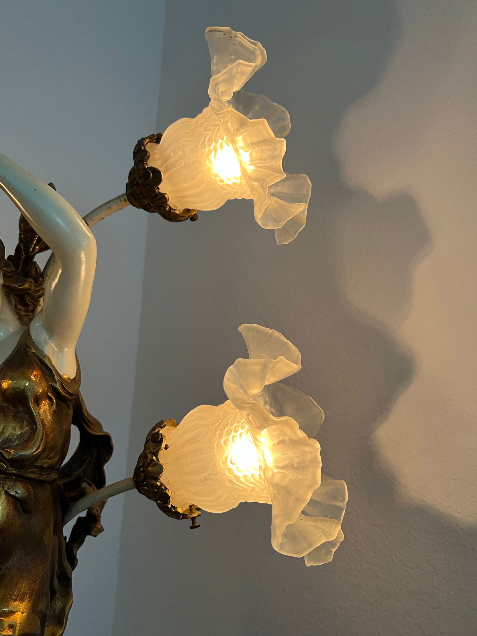 Vintage Spelter Female Figure Lamp With 4 Glass Ruffled Shades - 8