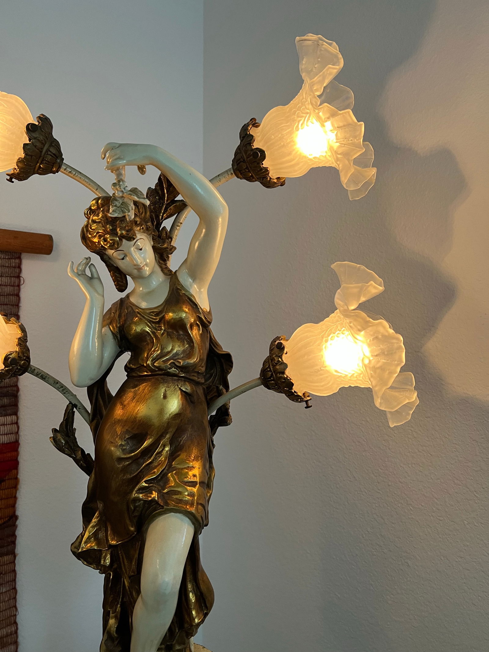 Vintage Spelter Female Figure Lamp With 4 Glass Ruffled Shades - 9