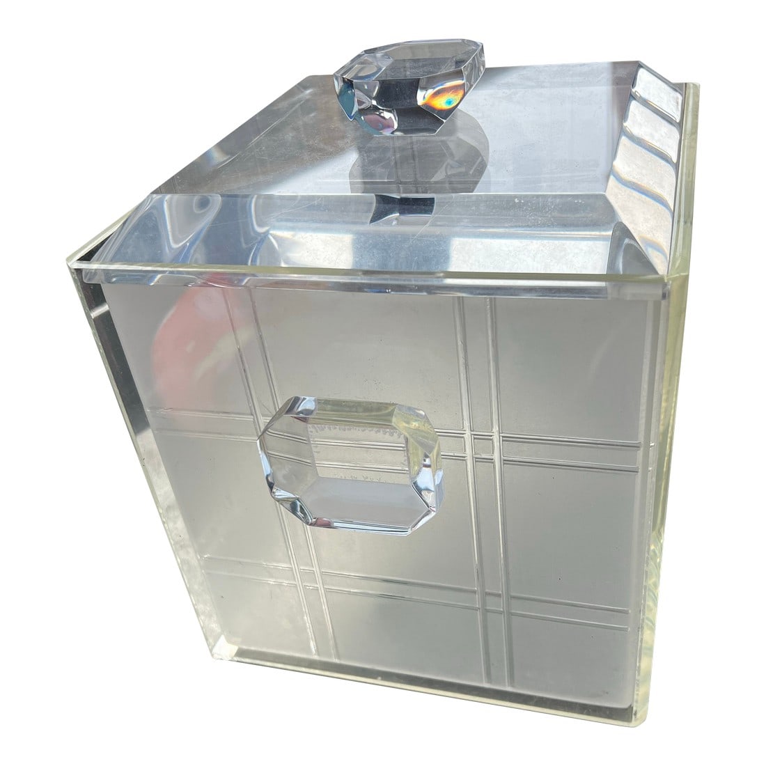 1970 Mid Century Art Deco Square Lucite Ice Chest With Lid: Art Deco Ice Bucket 1970s. The acrylic removable inner liner has a Geometric pattern. Thick and heavy Lucite Ice Bucket with a lid. Thank you for shopping my Chairish store. For notifications on new