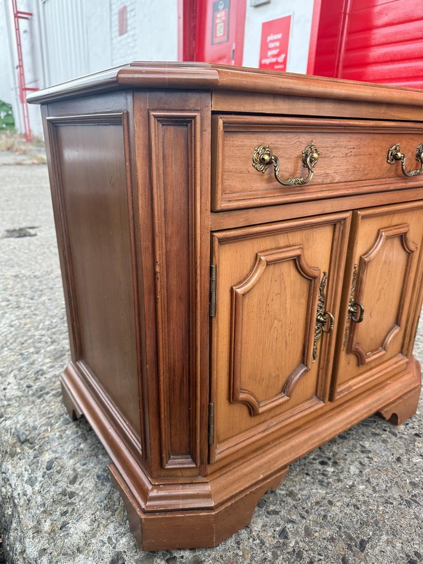 1990s Century Furniture Cardella Collection Nightstands - a Pair - 5