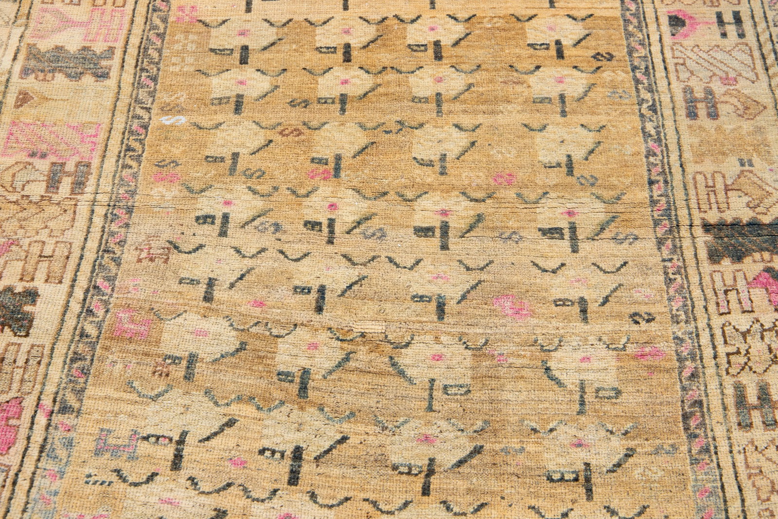 Antique Persian Shiraz Beige Wool Rug With Trabal Pattern - 6