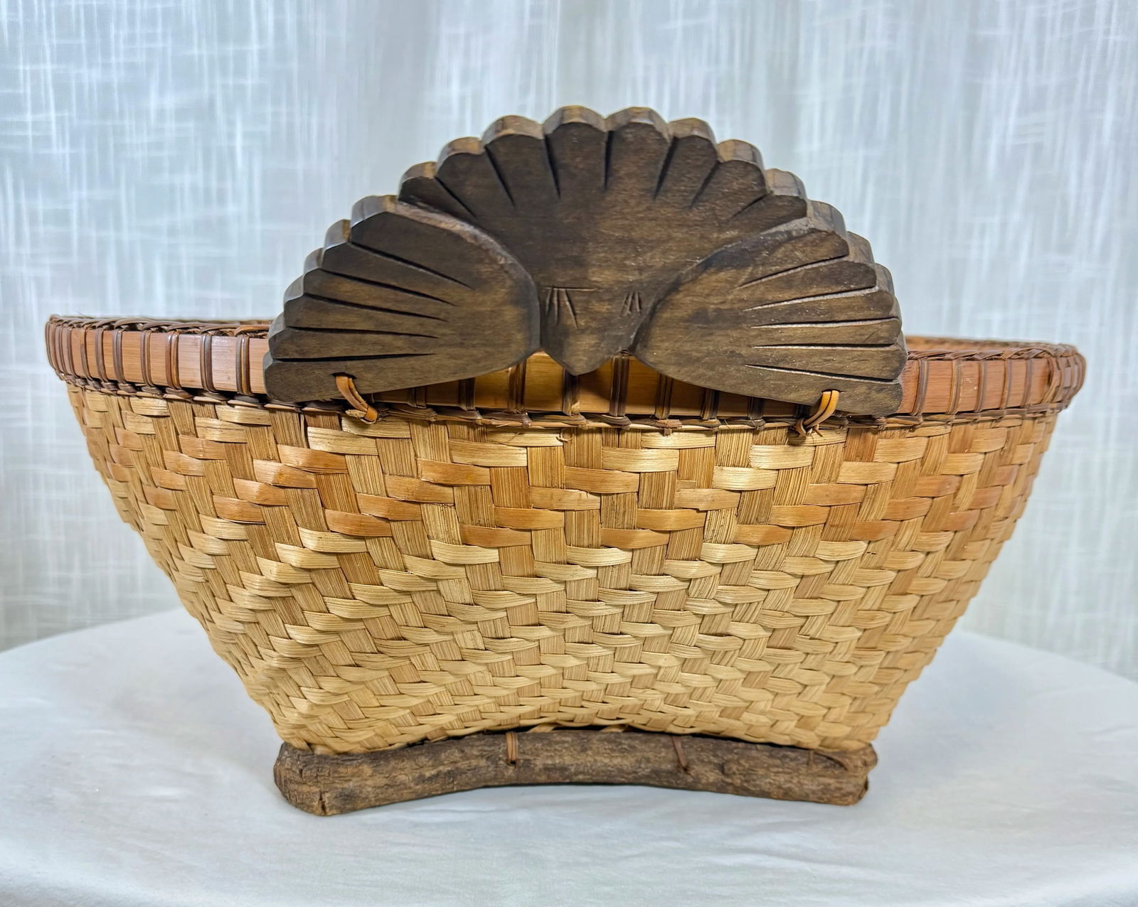Vintage Monumental Hand-Woven Splint Wood Quatrefoil Shaped Basket With Carved Eagle Handles - 5