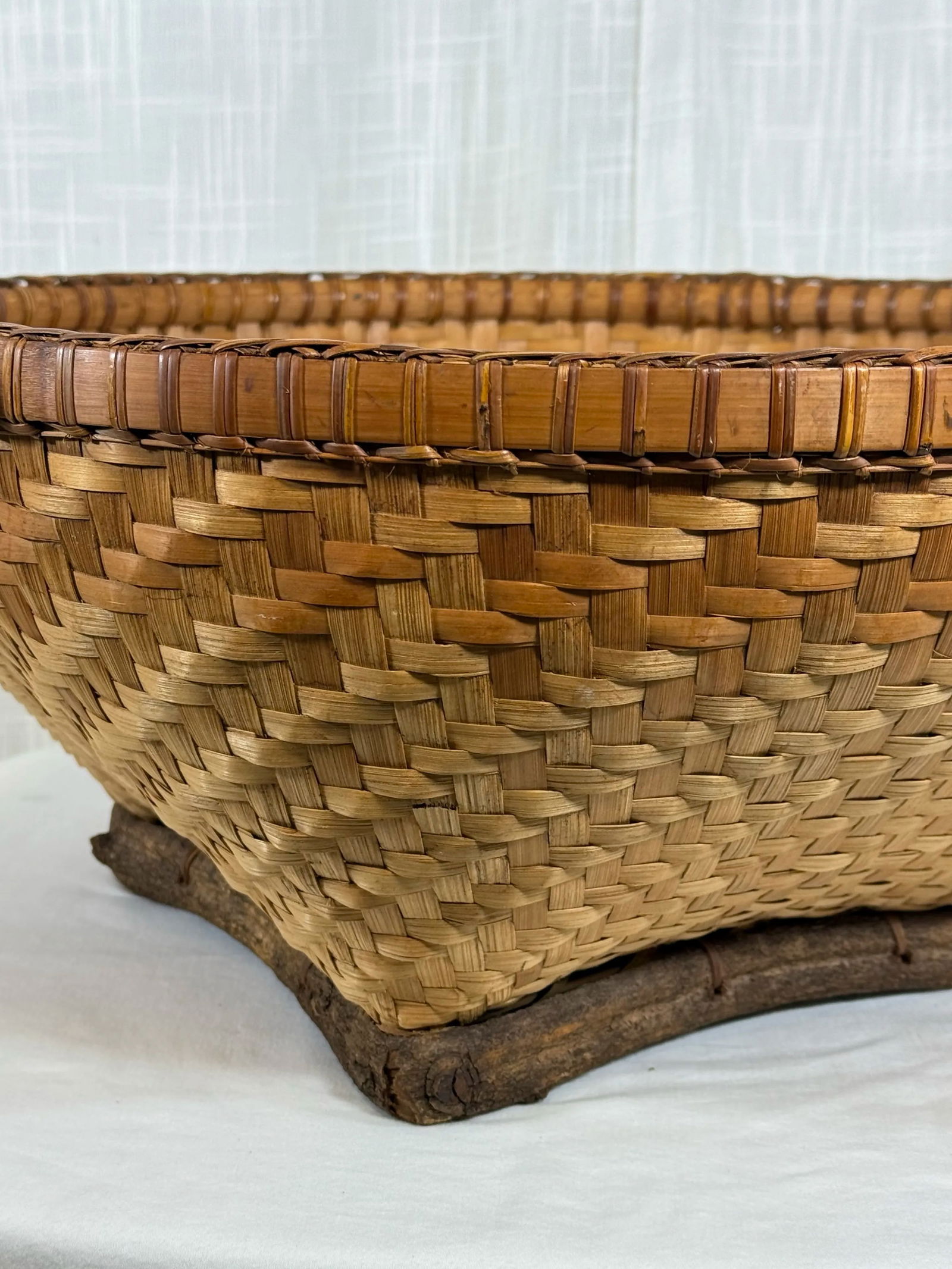 Vintage Monumental Hand-Woven Splint Wood Quatrefoil Shaped Basket With Carved Eagle Handles - 9