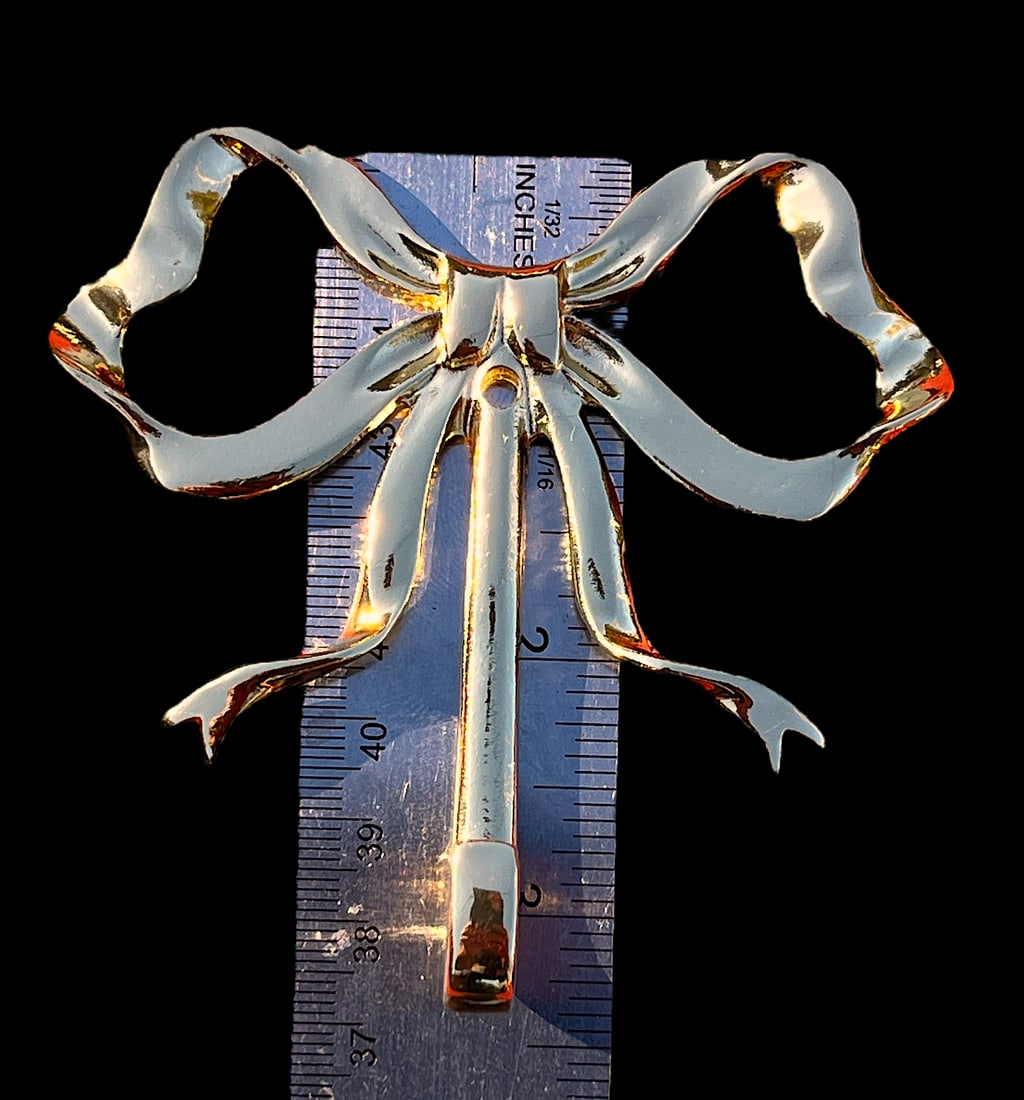 1990s Lacquered Brass Bow Wall Hooks - a Pair - 4