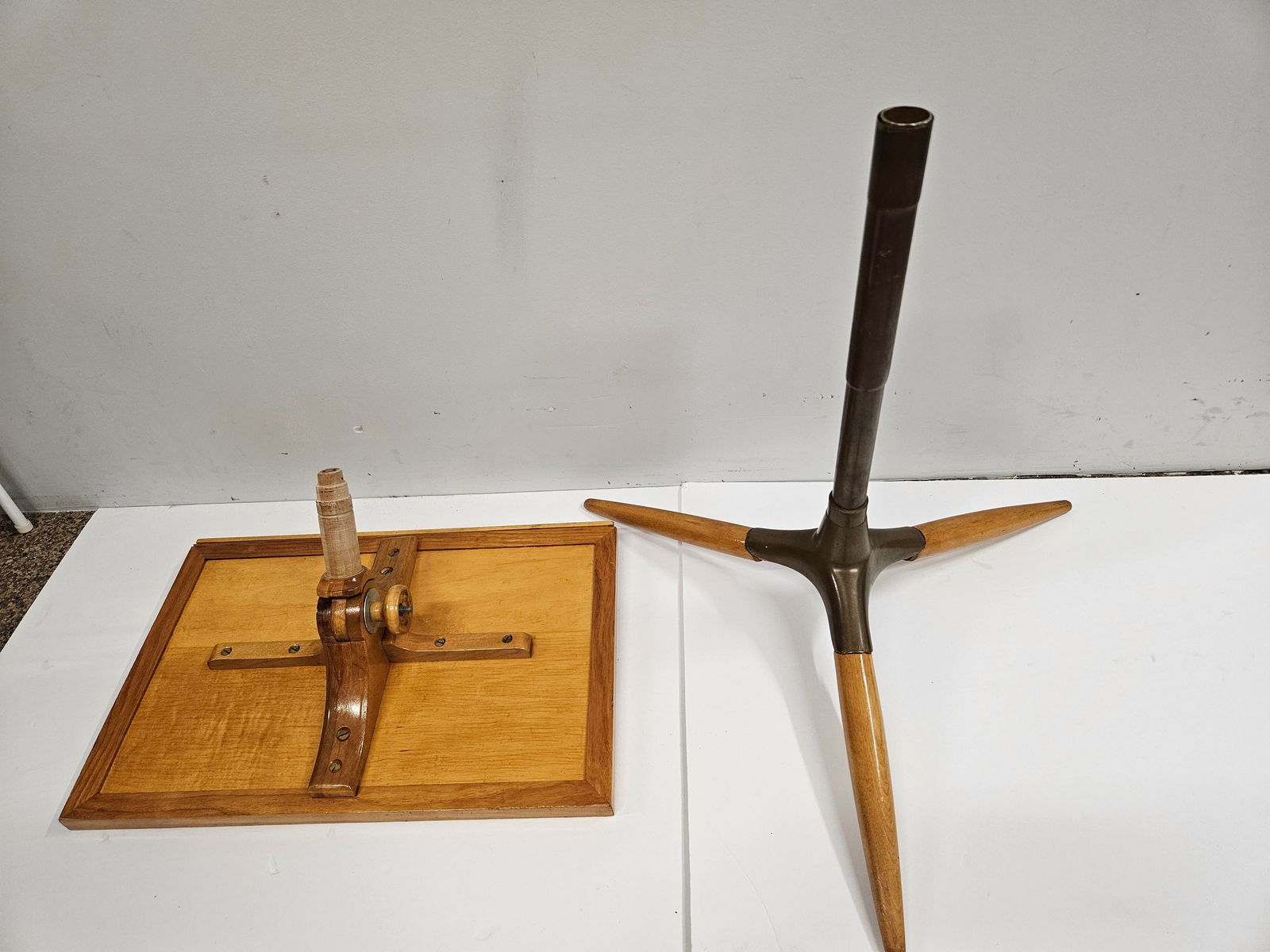 Mid-Century Modern Brass Tripod Music Stand - 9