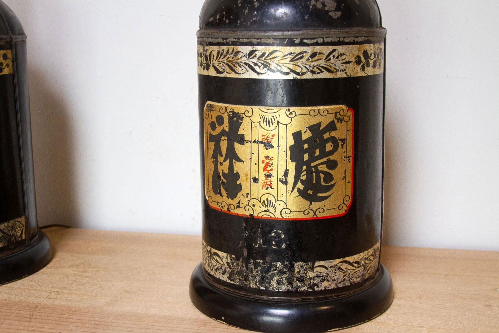 Pair of Antique Black & Gold Chinoiserie Tin Lamps - 5