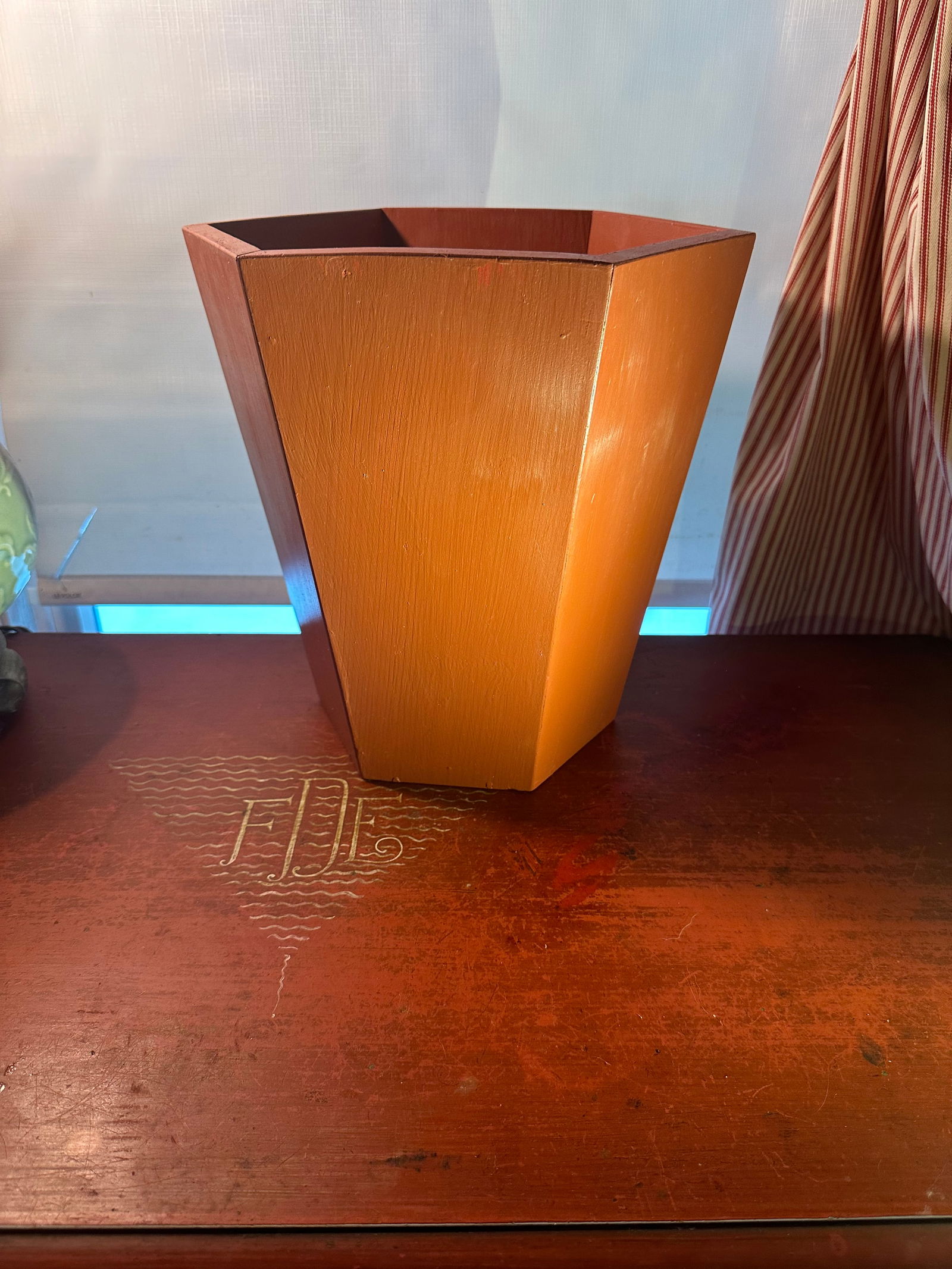 A Traditional English Style Hexagonal Burnt Red Wastebasket - 6