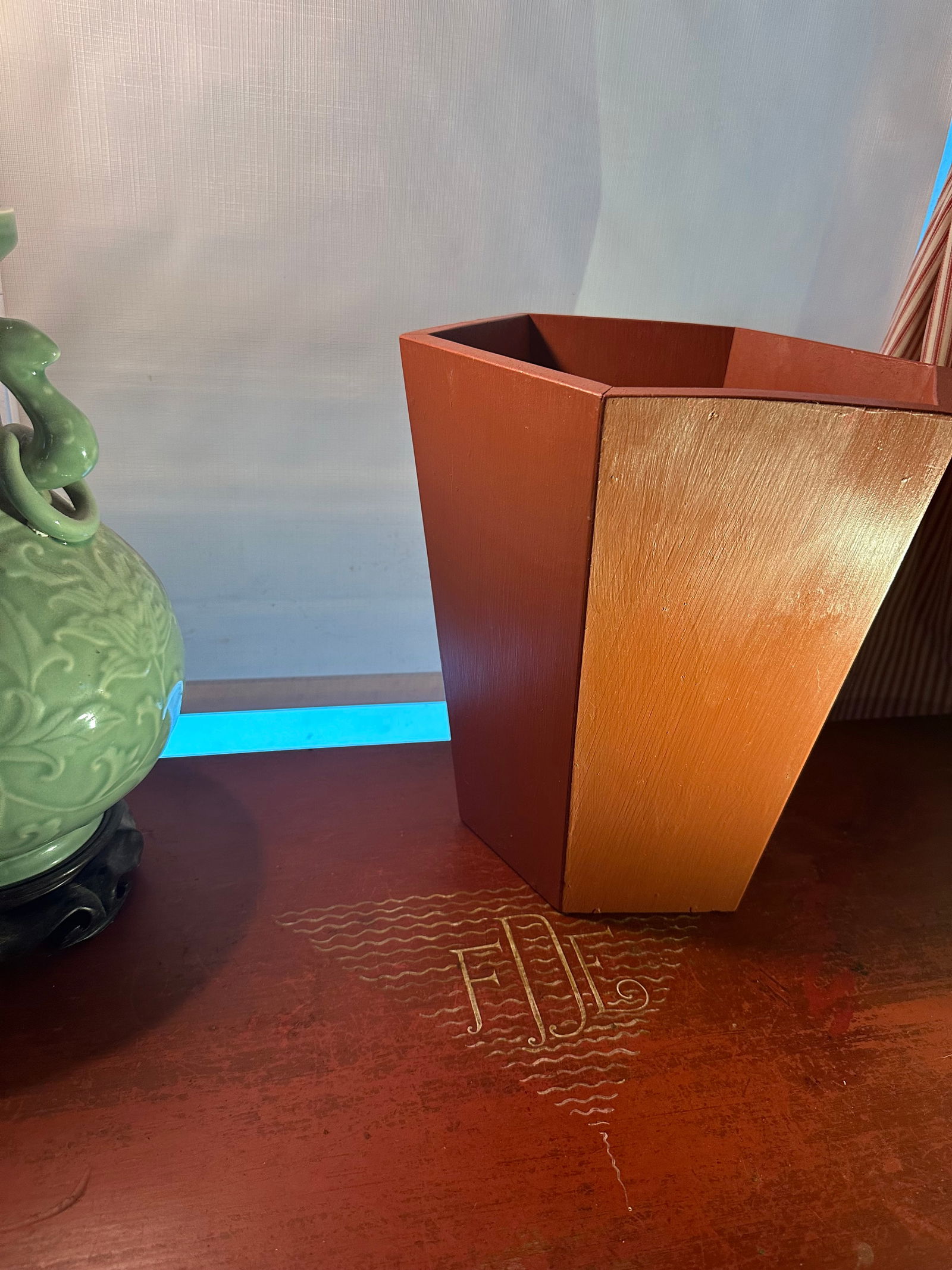 A Traditional English Style Hexagonal Burnt Red Wastebasket - 8