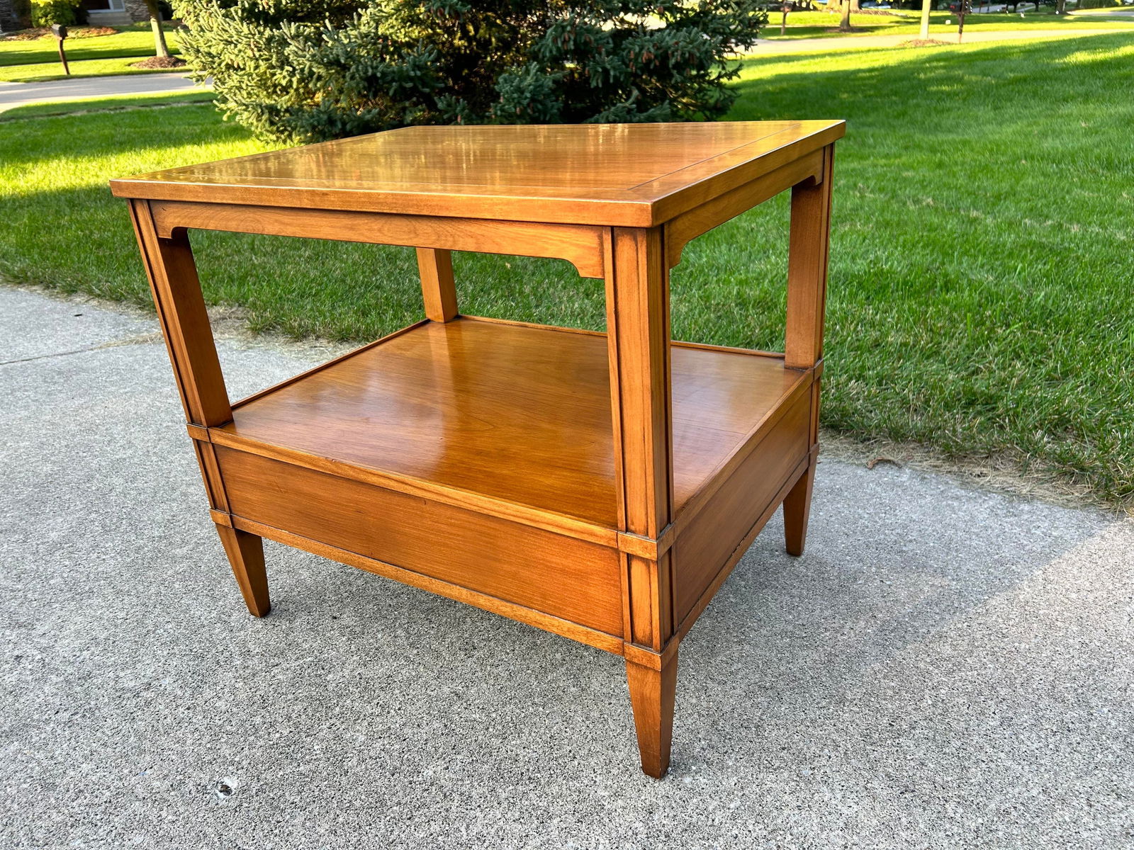 Mid-Century Hekman End Table | Nightstand - 10