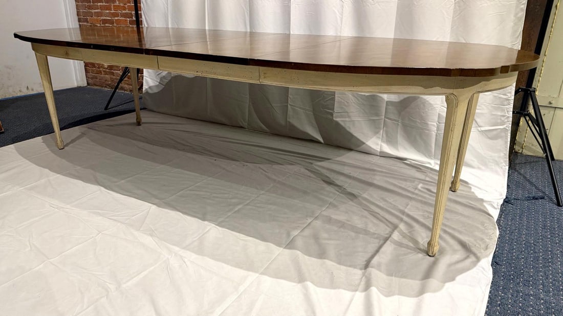 1970s Walnut French Provincial Walnut Dining Table With Parquetry - 3