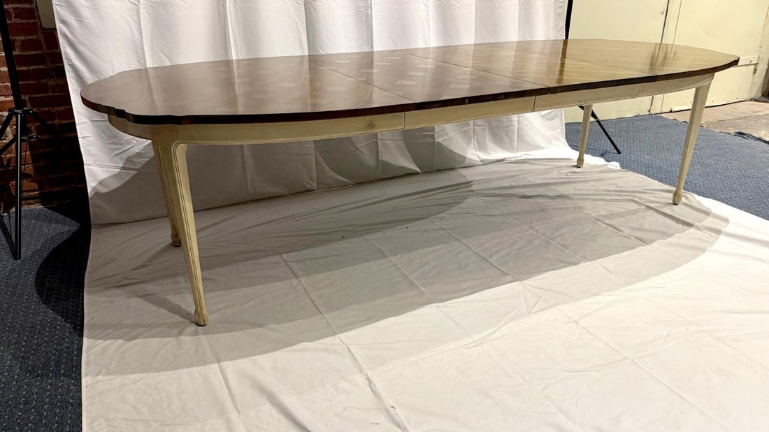 1970s Walnut French Provincial Walnut Dining Table With Parquetry - 4