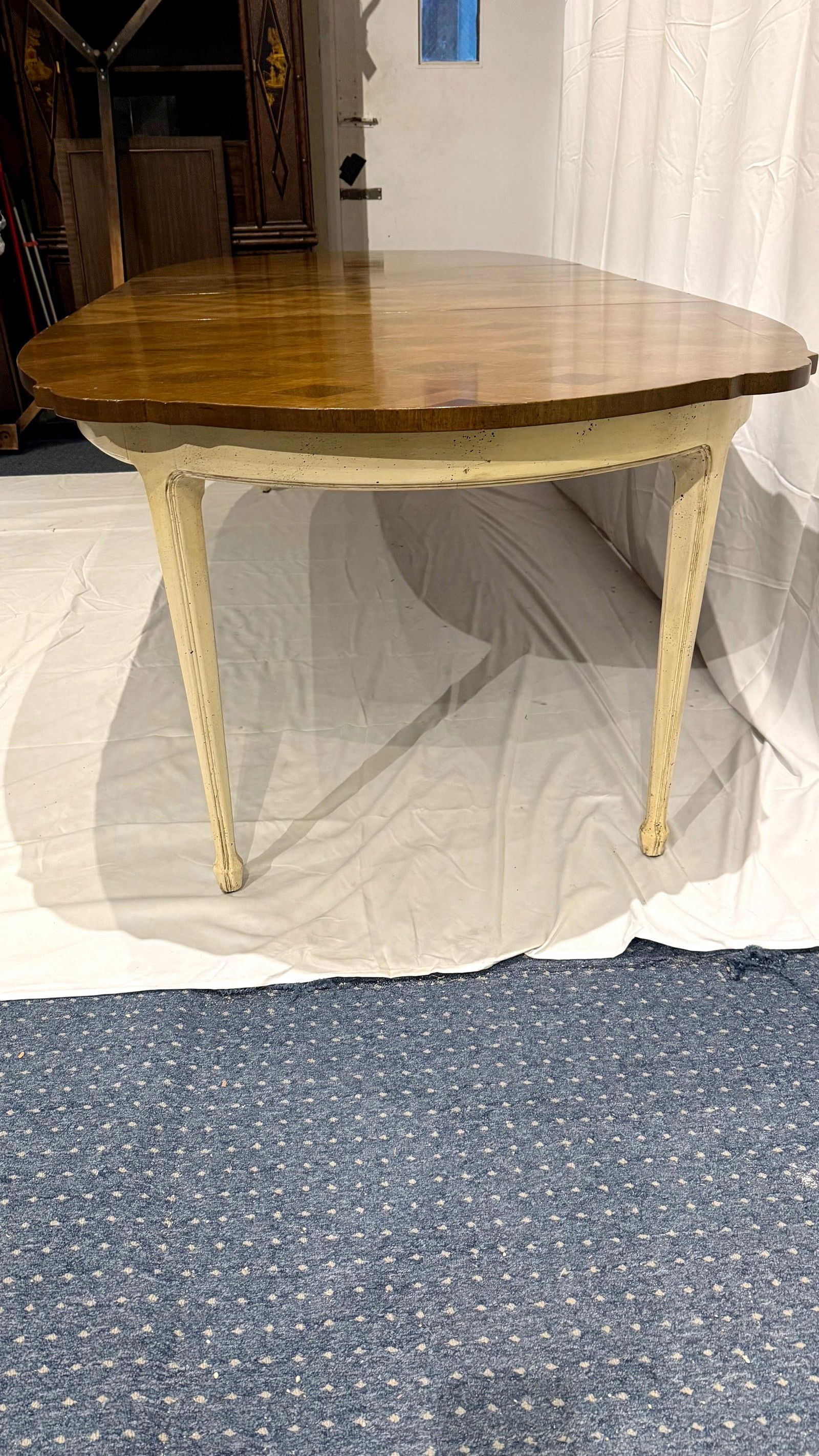 1970s Walnut French Provincial Walnut Dining Table With Parquetry - 5