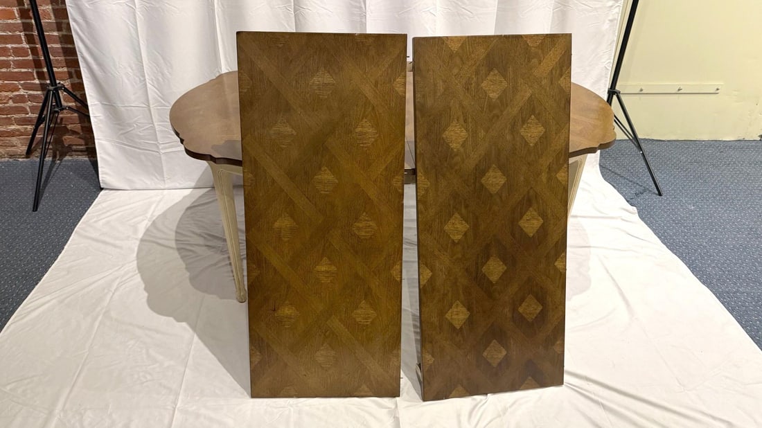 1970s Walnut French Provincial Walnut Dining Table With Parquetry - 7