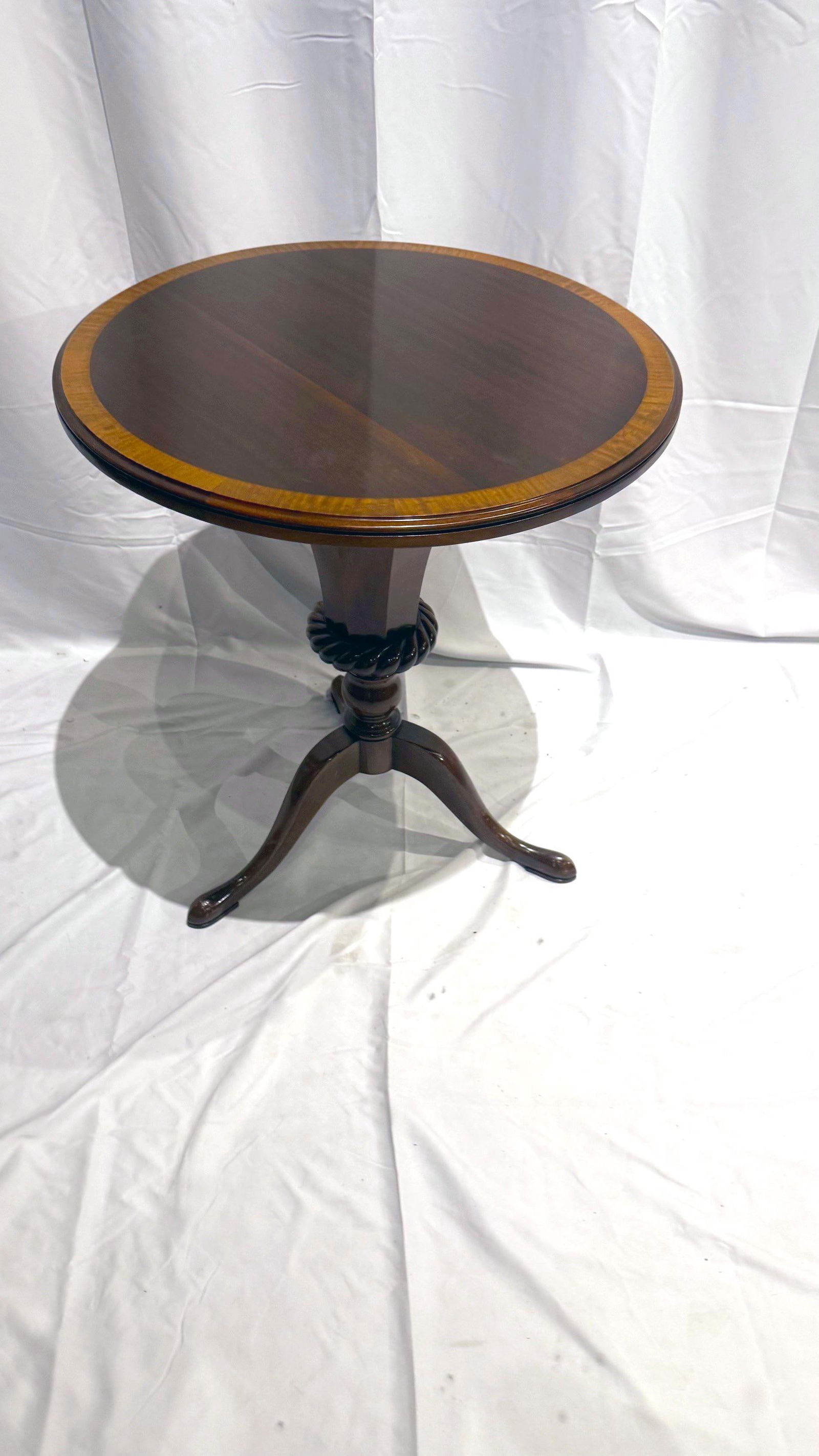 1930s Round Tilt-Top Table - 3