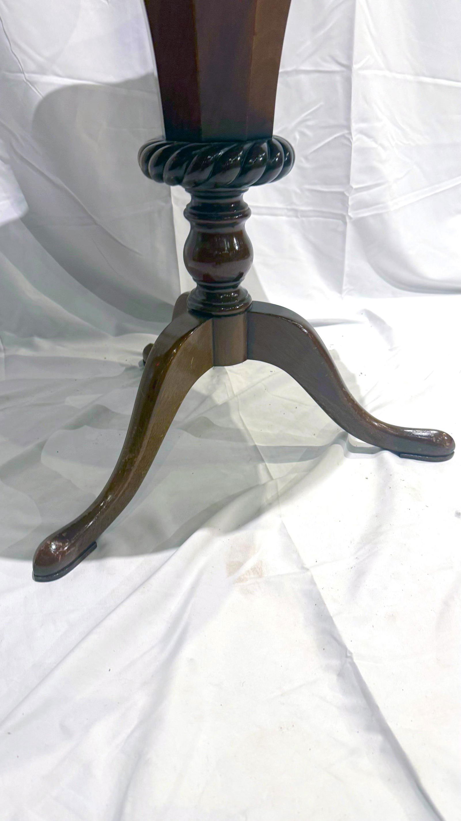 1930s Round Tilt-Top Table - 9