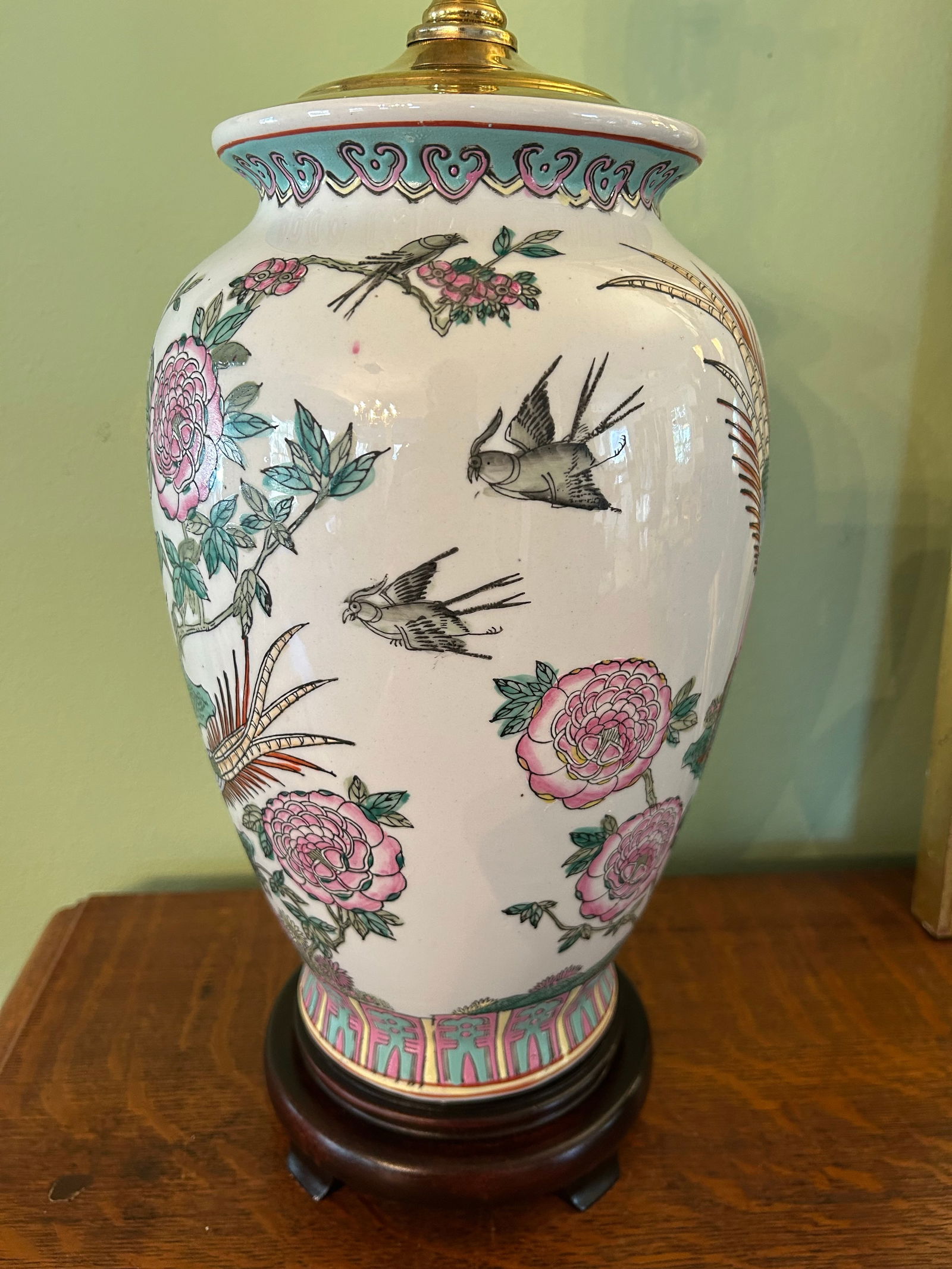 Late 20th Century Chinoiserie Porcelain Pheasant and Peony Lamp on Ming Base - 4