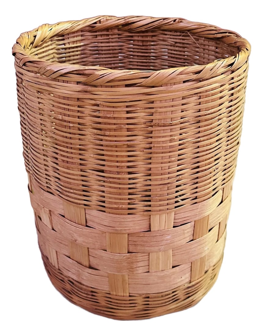 Vintage Split Bamboo Woven Wastebasket: Vintage Split Bamboo Woven Wastebasket perfect for a beach house, boho, or tropical. 13in h x 10in w at top 10.5in w at bottom Make sure to follow me, I have flash sales for my followers only 132 