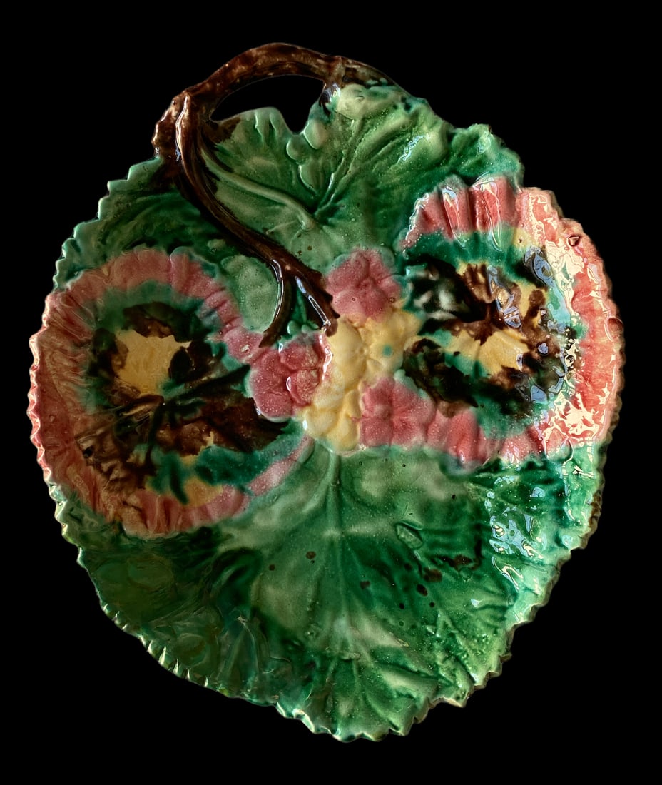 1880s Etruscan Floral Hydrangea Begonia Majolica Plate Attributed to Saint Amand - 10