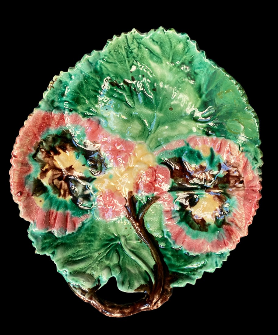 1880s Etruscan Floral Hydrangea Begonia Majolica Plate Attributed to Saint Amand - 2