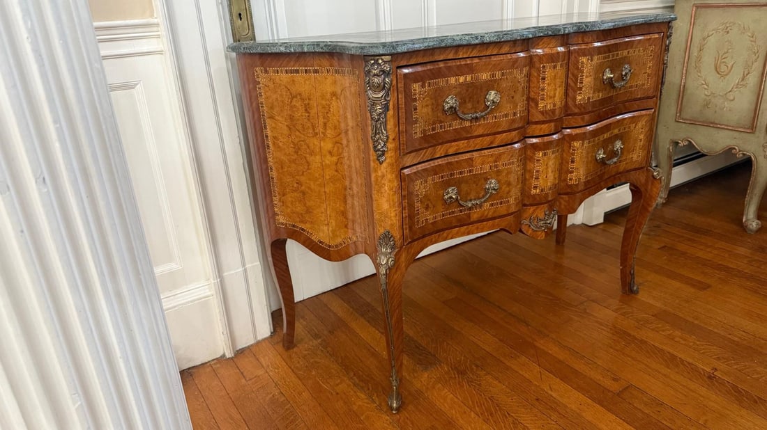 Mid 19th Century Chest of Drawers With Marble Top - 3