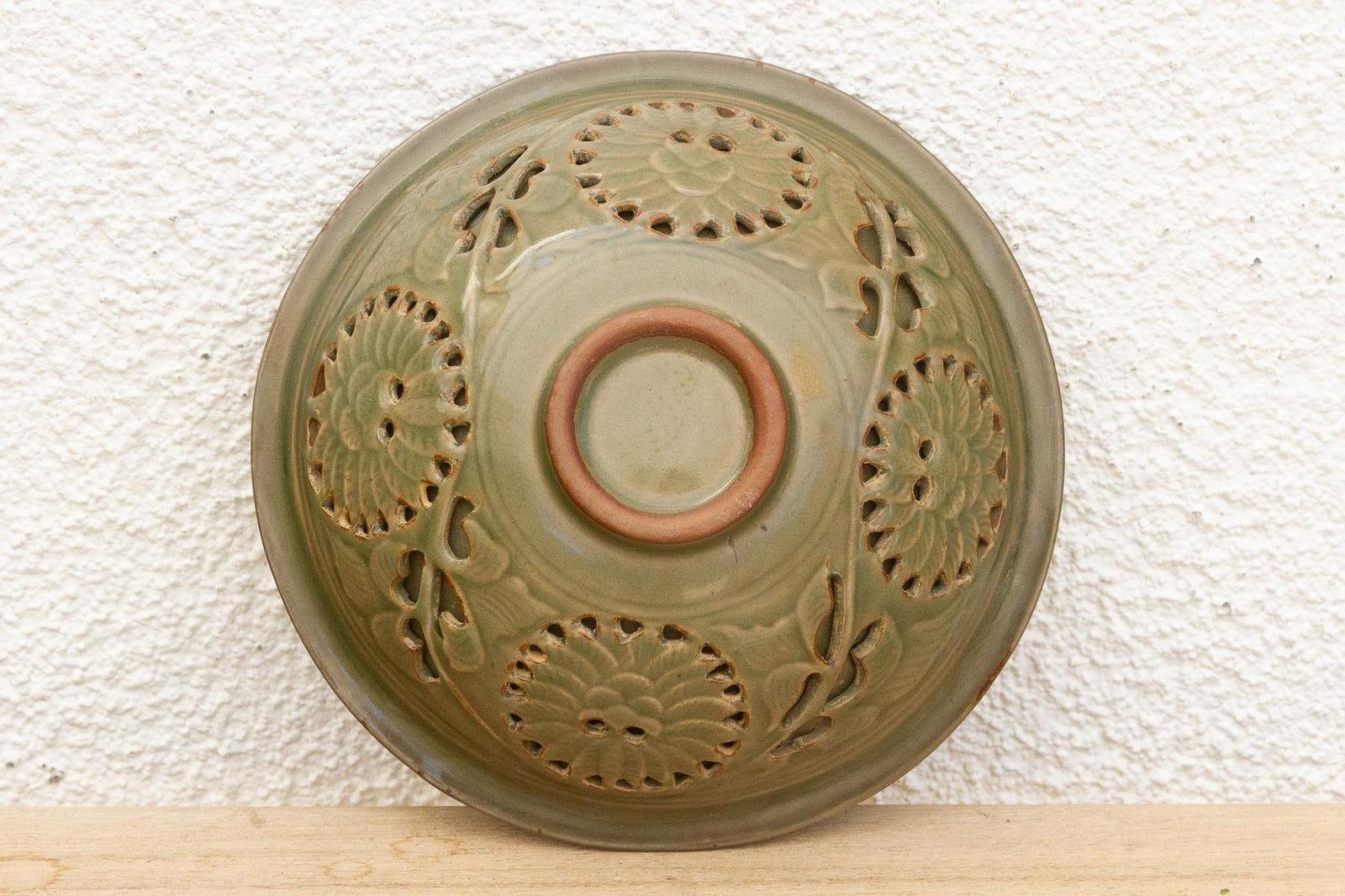 Antique Dragon Engraved Yaozhou Celadon Bowl - 7