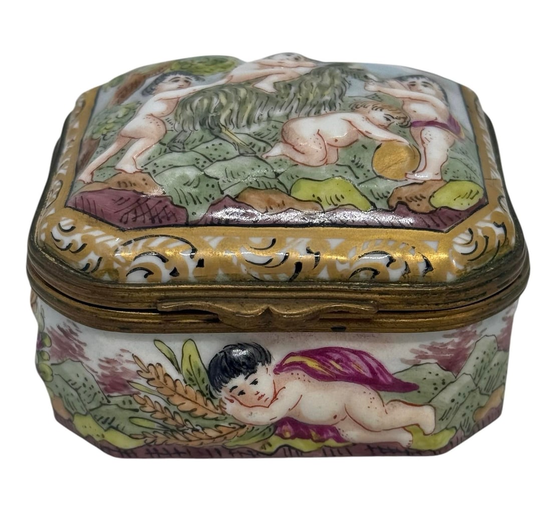 Late 19th Century Capodimonte Porcelain Hand-Painted Square Shape Trinket Box With Playing Cherubs D - 4