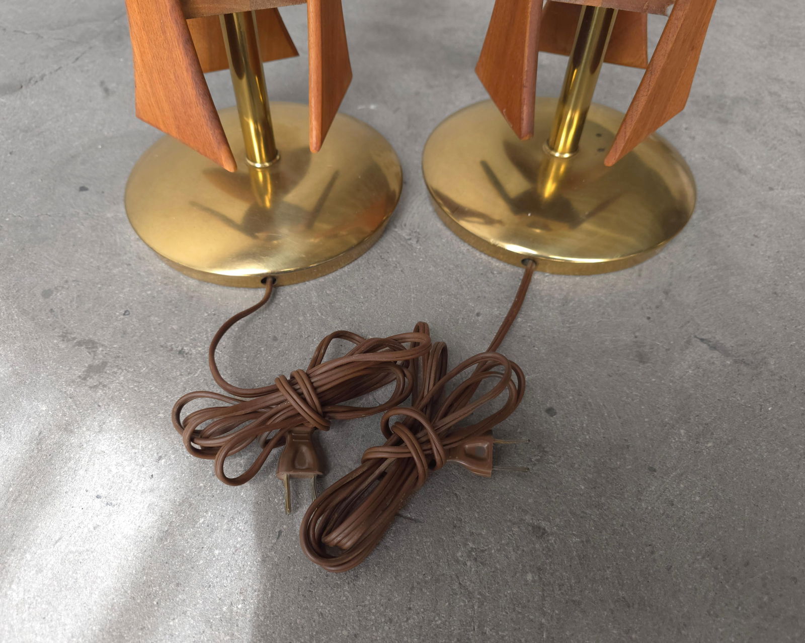 Pair of Mid Century Walnut and Brass Table Lamps - 7