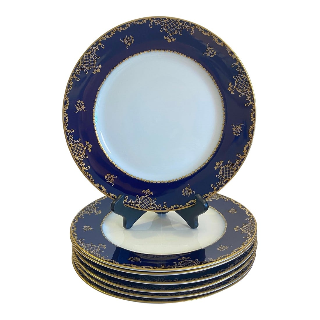 Vintage 1980s Rosenthal Continental Charlemagne Dinner Plates - Set of 7: Absolutely gorgeous set of seven vintage 1980s Rosenthal Continental dinner plates in the Charlemagne pattern. Characterized by a white center with a cobalt blue rim, gilded edges and intricate floral