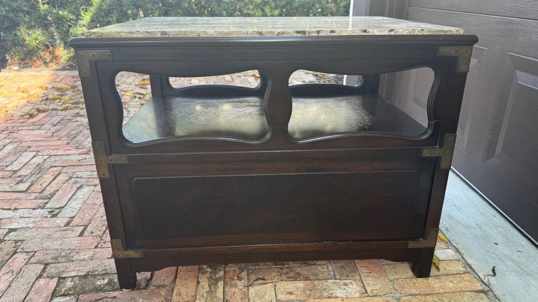 1960s John Widdicomb Bedside Table With Travertine Top and Brass Detailing - 3