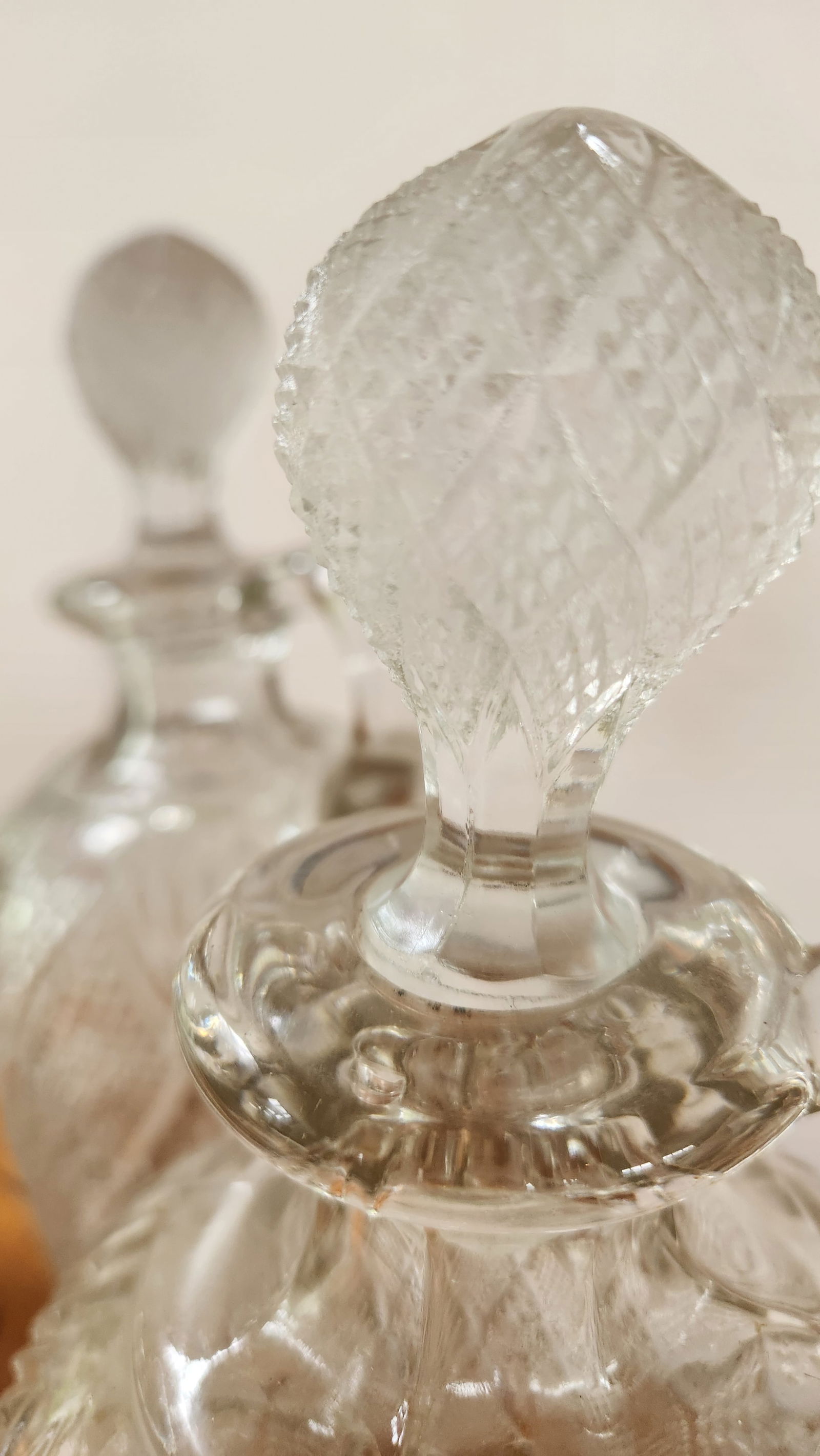 Set of 3 Antique Late 19th Century Brilliant Cut Glass Decanters With Ball Stoppers and Loop Handles - 10