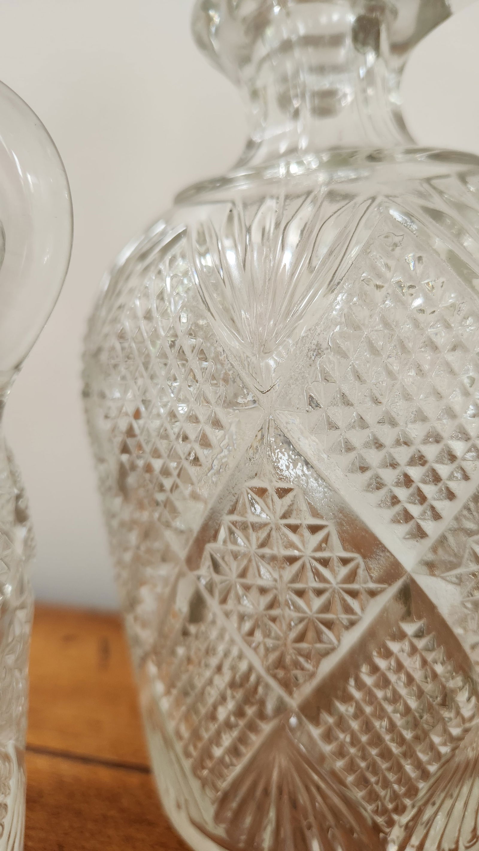 Set of 3 Antique Late 19th Century Brilliant Cut Glass Decanters With Ball Stoppers and Loop Handles - 8