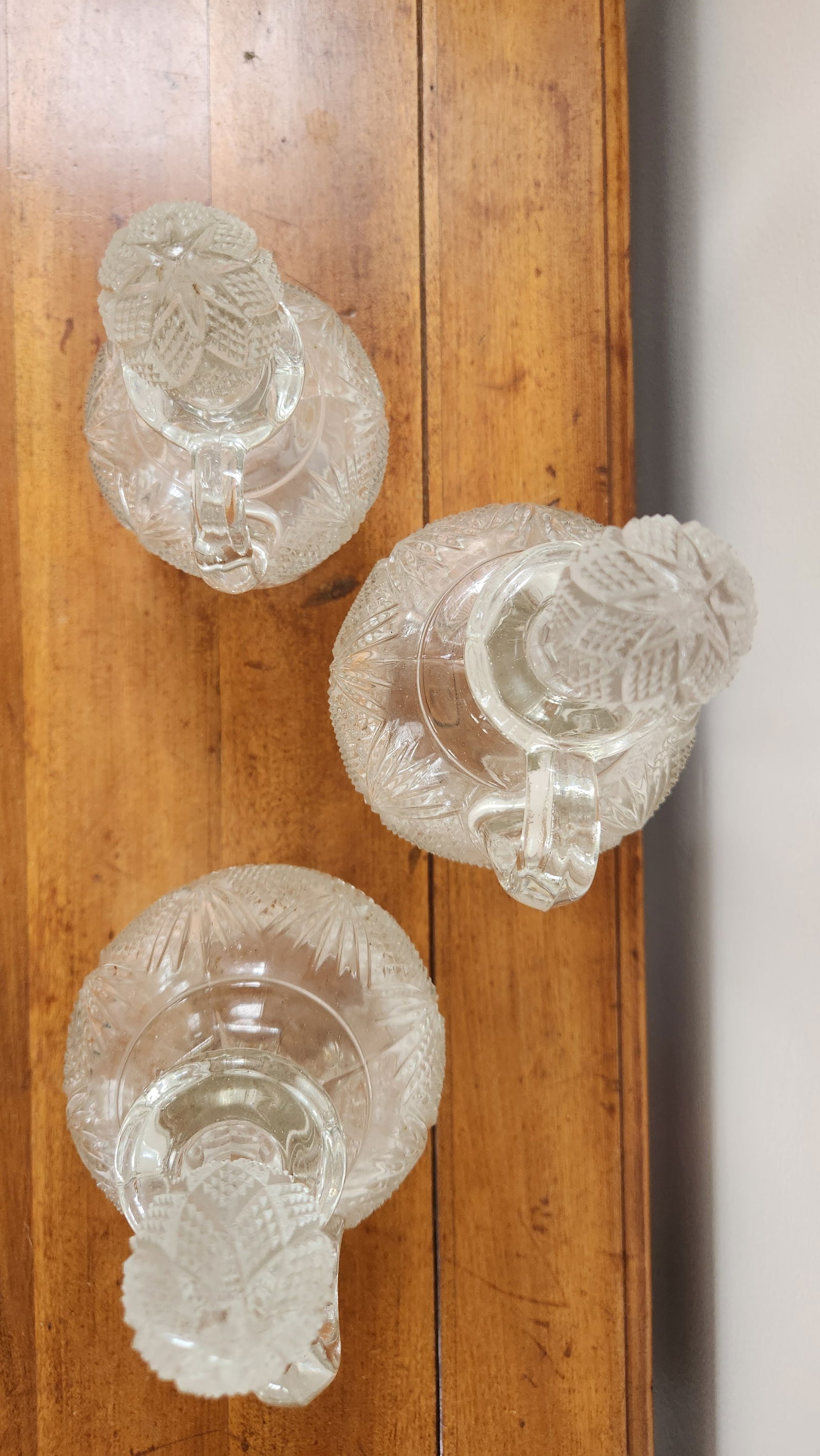 Set of 3 Antique Late 19th Century Brilliant Cut Glass Decanters With Ball Stoppers and Loop Handles - 9