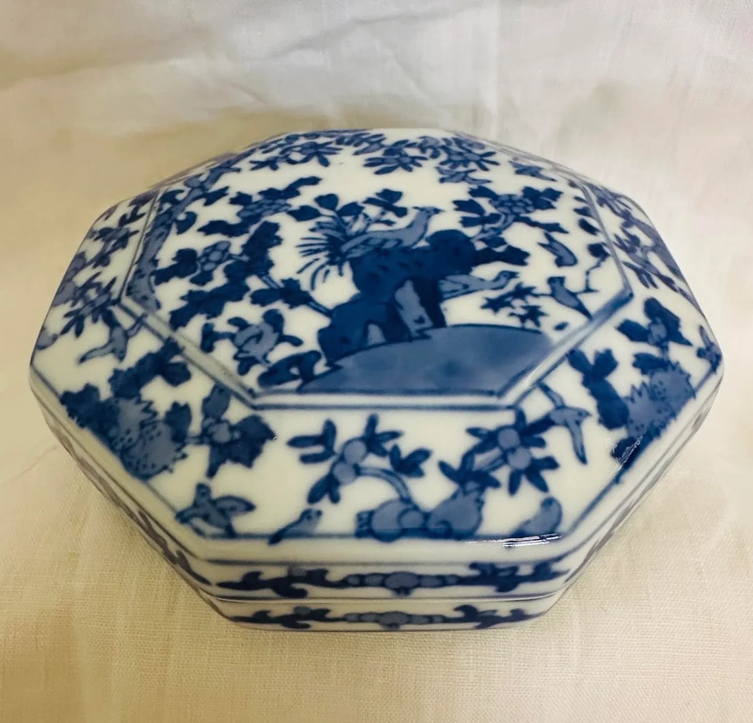 Vintage Blue & White Porcelain Trinket Box - 5
