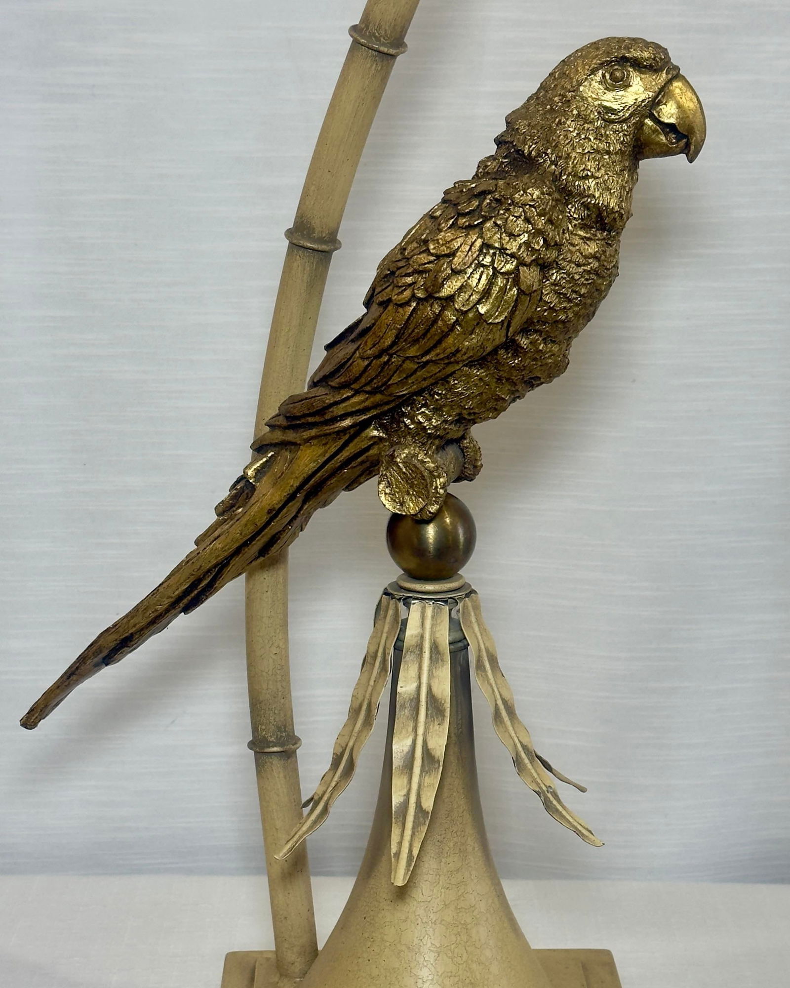 Chic Vintage Palm Beach Regency Gold Parrot Tole Palm Tree Table Lamp – Mid-Century Modern - 2