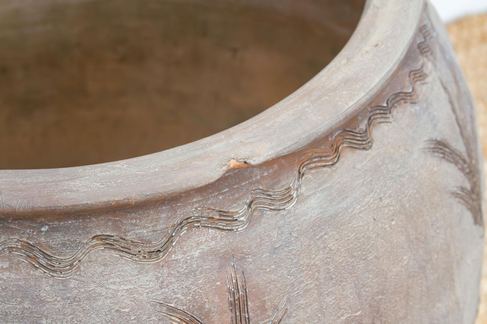 Ranch House, Large Vintage Etched Planter - 5