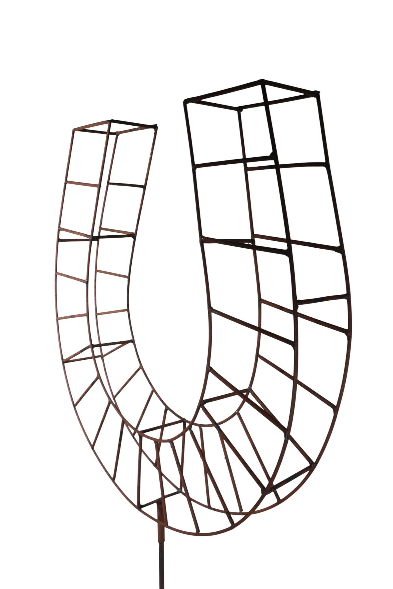 Mid Century Horseshoe Shape Wire Work Display Stand Garden Sculptural Objet - 8