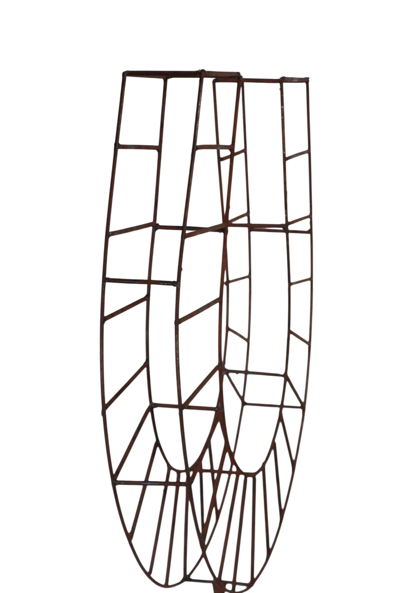 Mid Century Horseshoe Shape Wire Work Display Stand Garden Sculptural Objet - 9