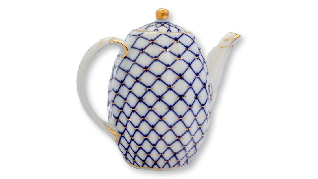 Porcelain 'Cobalt Net' Pattern Teapot - 4