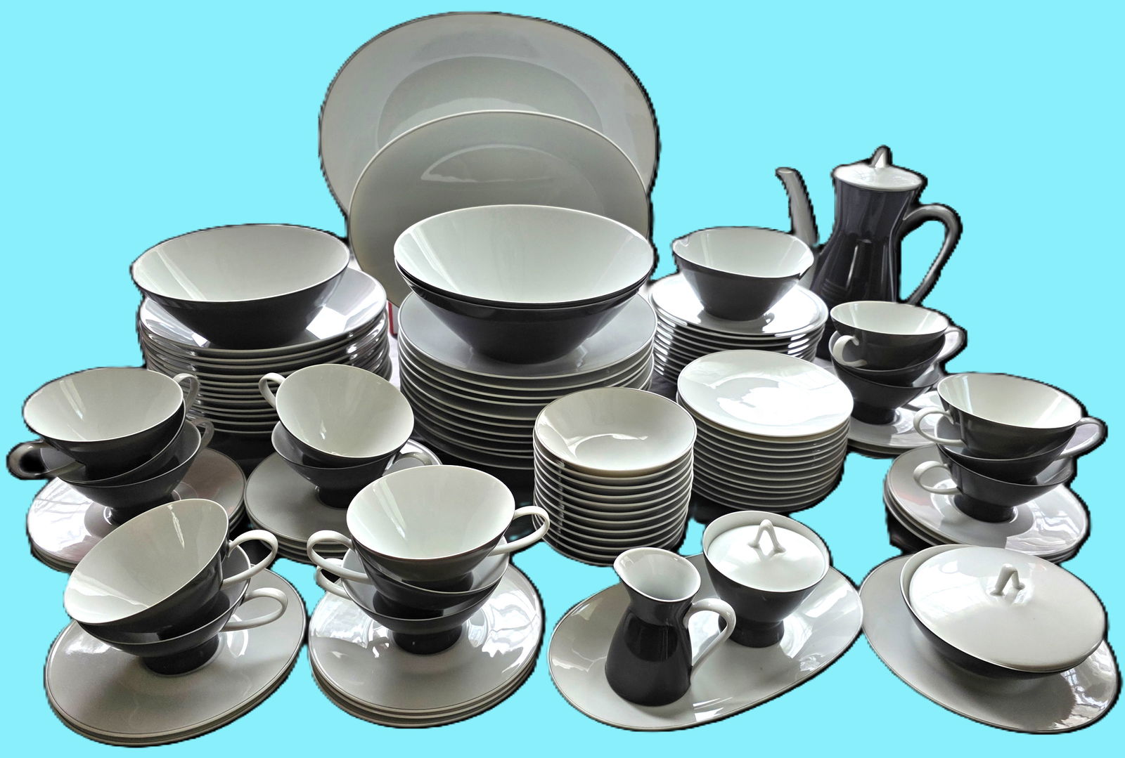 Rosenthal - Mid 20th Century Secunda Grau Pattern Dinnerware Service for Twelve, 102 Pieces - 2