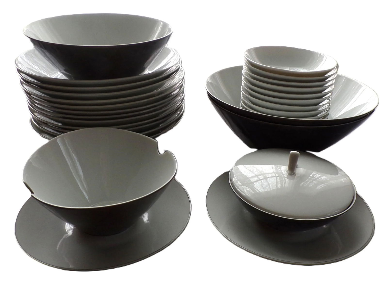 Rosenthal - Mid 20th Century Secunda Grau Pattern Dinnerware Service for Twelve, 102 Pieces - 5