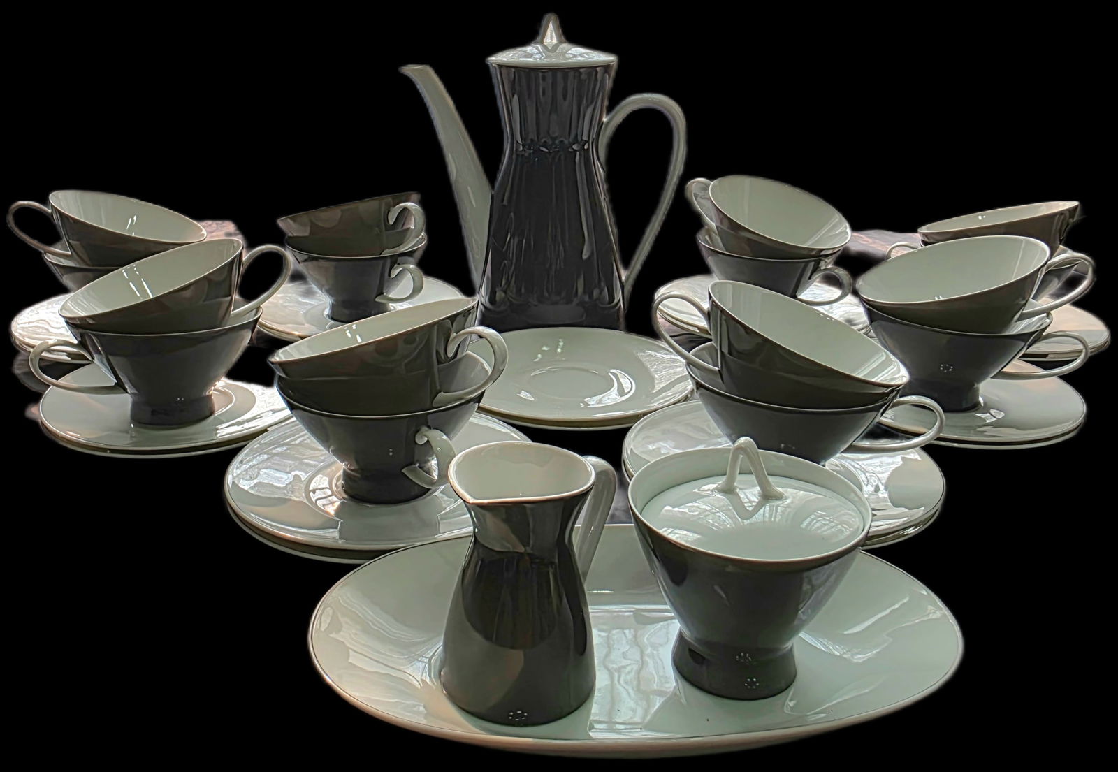 Rosenthal - Mid 20th Century Secunda Grau Pattern Dinnerware Service for Twelve, 102 Pieces - 7
