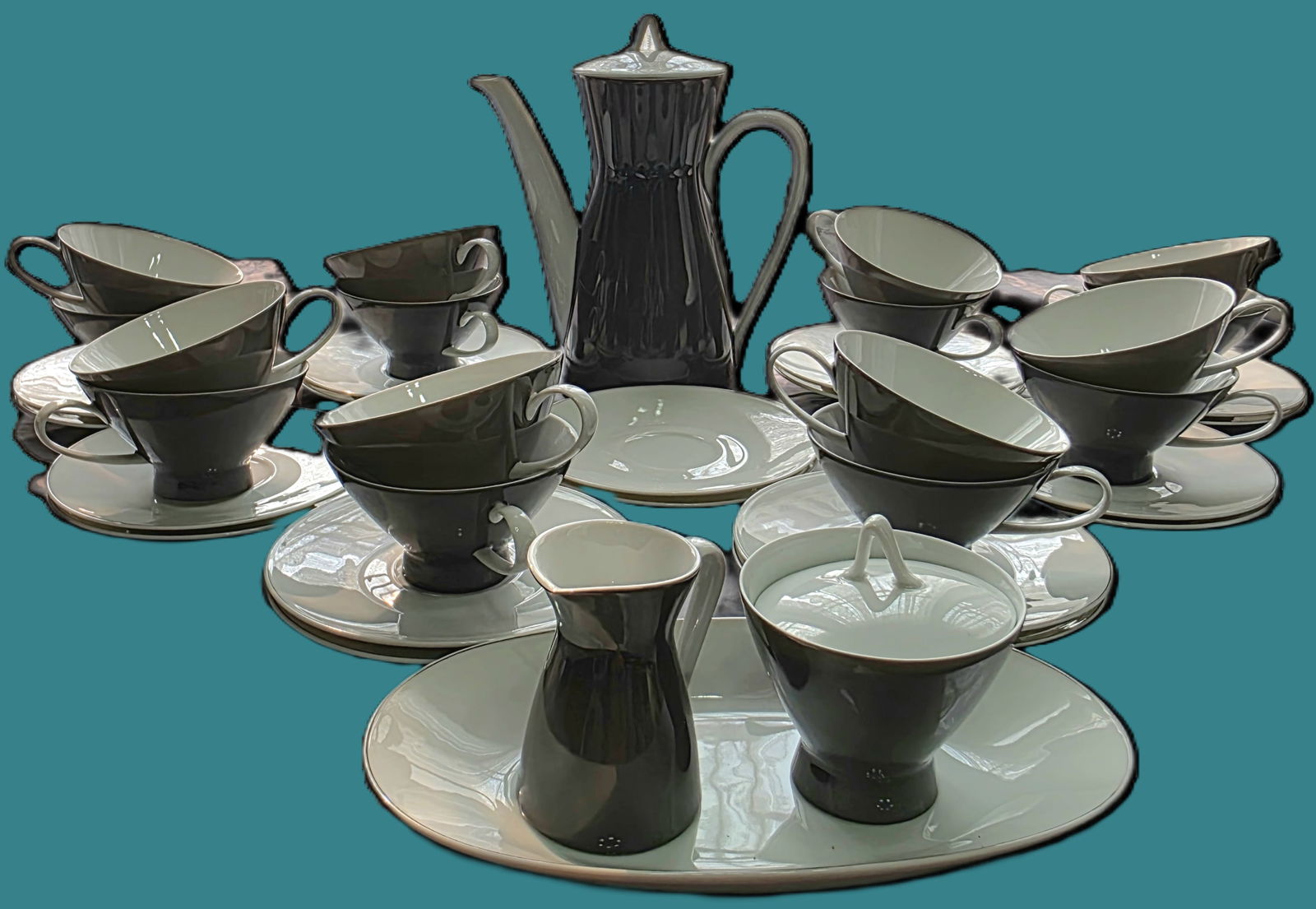 Rosenthal - Mid 20th Century Secunda Grau Pattern Dinnerware Service for Twelve, 102 Pieces - 8