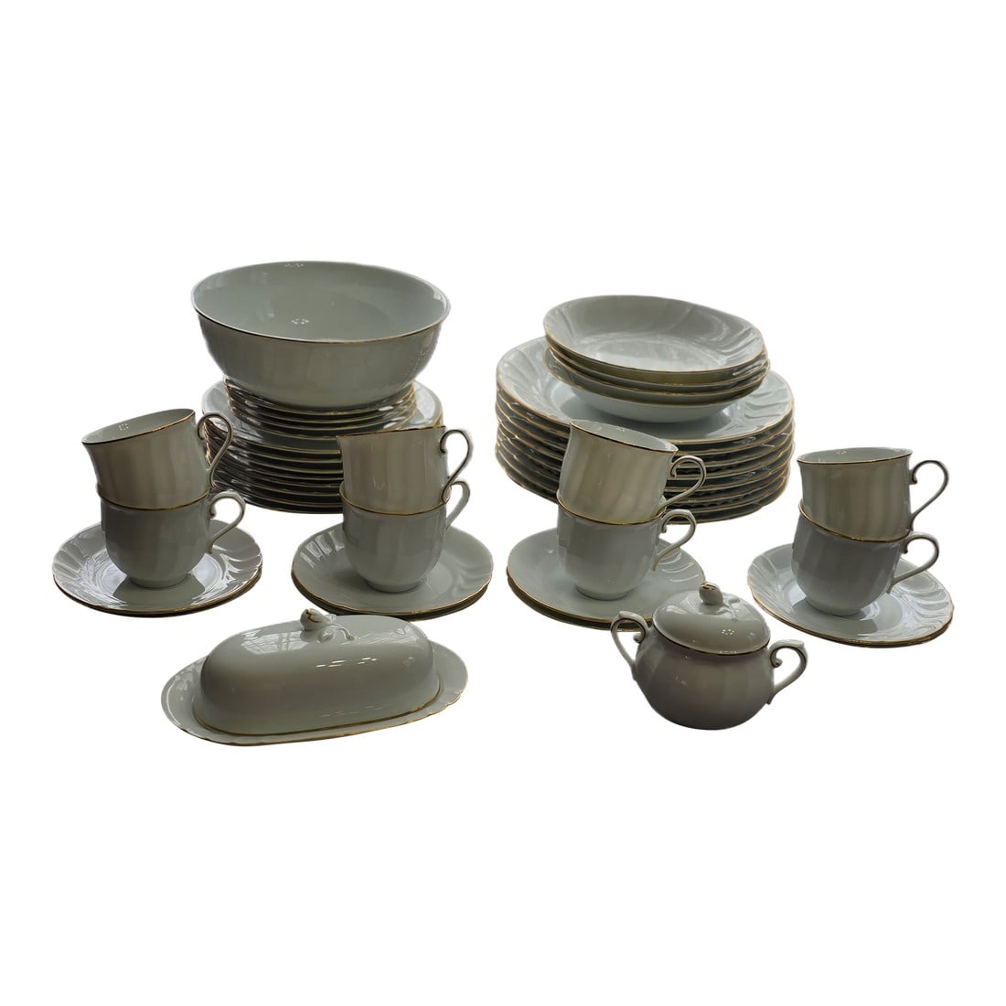 Late 20th Century Mikasa Wedding Band Pattern Dinnerware Service for 8- 39 Pieces: A beautiful pattern that was produced from 1987 to 2004 39 undamaged pieces as follows: ------------------ Eight 10.5" plates Eight 8" plates ------------------ Four 8" x 1.5" bowls One 8.5" x 3"