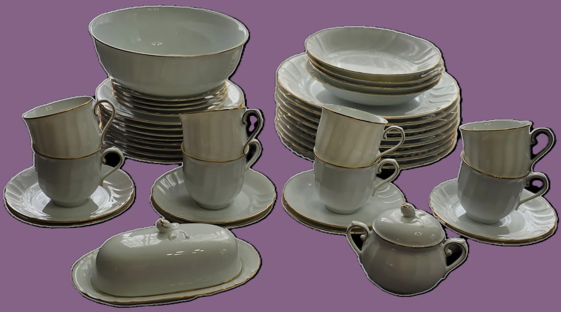 Late 20th Century Mikasa Wedding Band Pattern Dinnerware Service for 8- 39 Pieces - 2