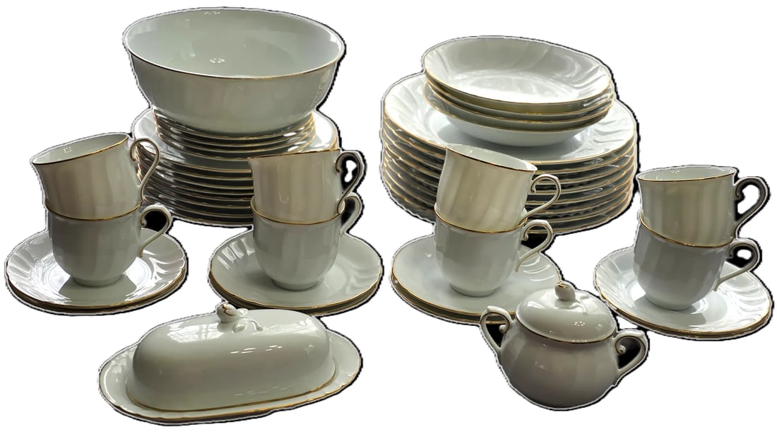 Late 20th Century Mikasa Wedding Band Pattern Dinnerware Service for 8- 39 Pieces - 3