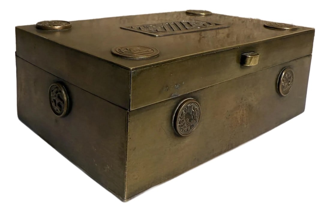 Vintage Decorative Brass Box Mid-Century Modern Safe Jewelry: For your consideration, a vintage decorative brass box mid-century modern safe jewelry. Unmarked. Patina present. Dimensions: 2.25" H x 3.88" D x 6" W Delivery within 200 miles from San Diego CA is